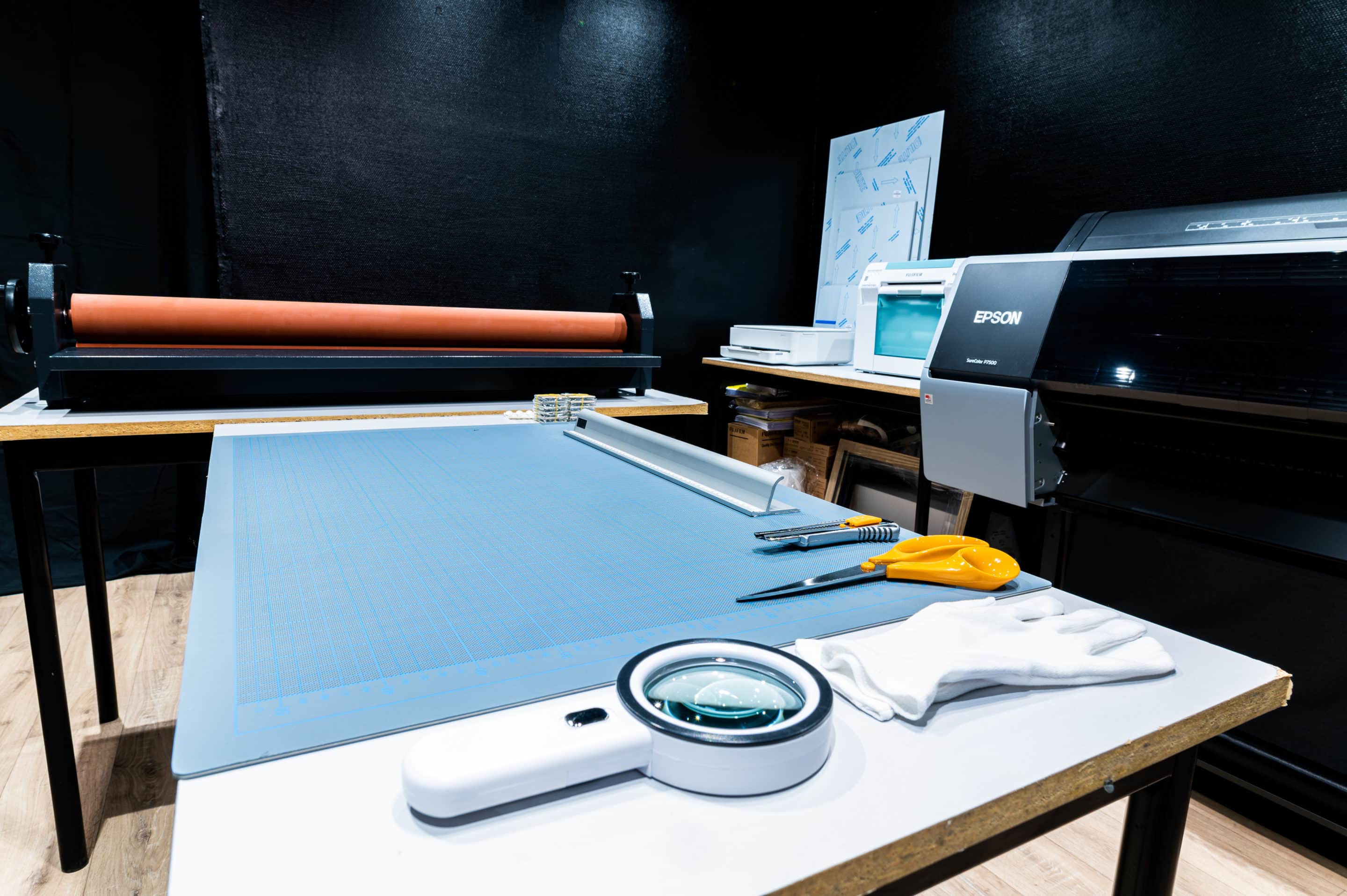 laboratoire photo avec imprimante traceur Epson et lamineur 
